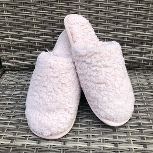 Teddy Bear slippers, NEW - w/tags, size Med